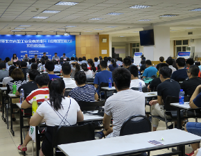 大黑吊日逼现场北京国宁应急救援促进中心为职工应急逃生能力进行培训